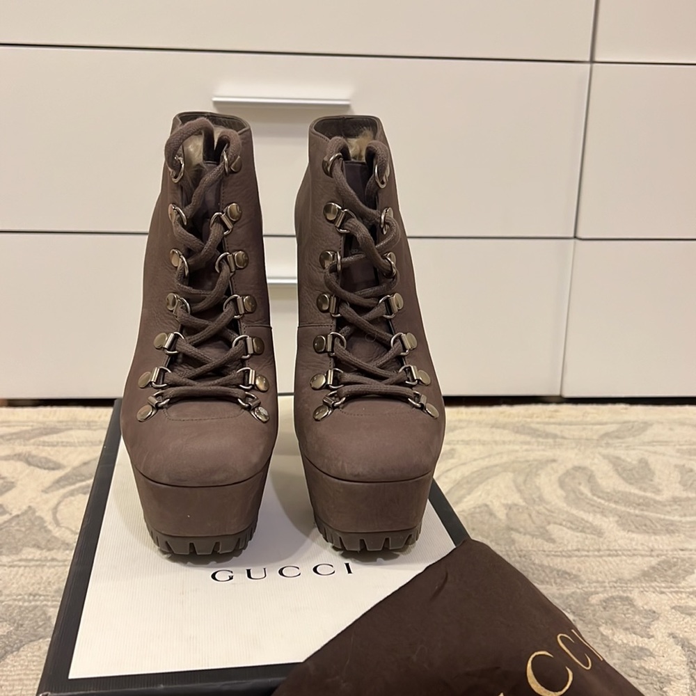 GUCCI Women’s Platform Fur Winter Boots.